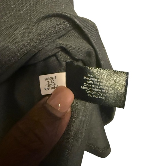 Lane Bryant Charcoal Gray Eyelet Ruffle Shoulder Top size 18/20 - Picture 4 of 4